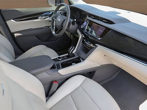 Used 2022 Cadillac XT6 Premium Luxury w/ Technology Package image 32