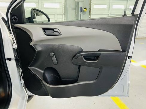 Used 2020 Chevrolet Sonic LT image 33