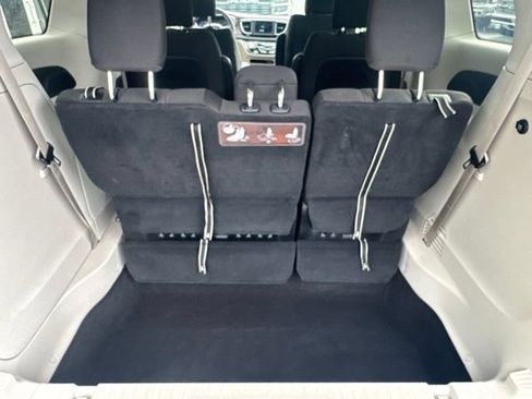 Certified 2018 Chrysler Pacifica Touring w/ Security Group FWD image 28