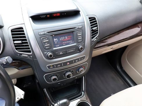 Used 2015 Kia Sorento LX image 44