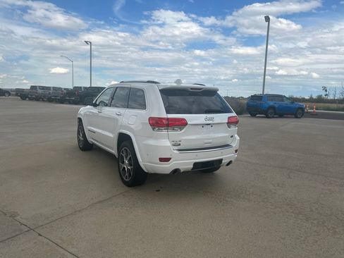 Used 2019 Jeep Grand Cherokee Overland AWD/4WD image 3