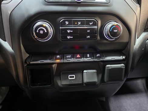 Used 2020 Chevrolet Silverado 1500 Custom w/ Custom Value Package image 33