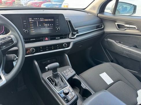Used 2024 Kia Sportage LX image 7