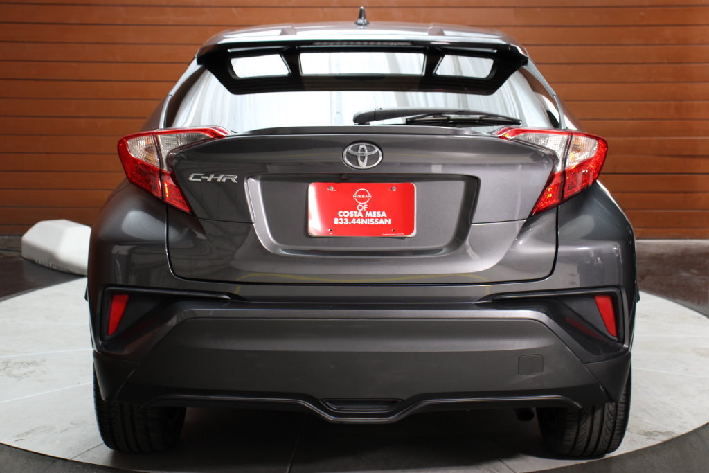 Used 2018 Toyota C-HR XLE FWD image 2
