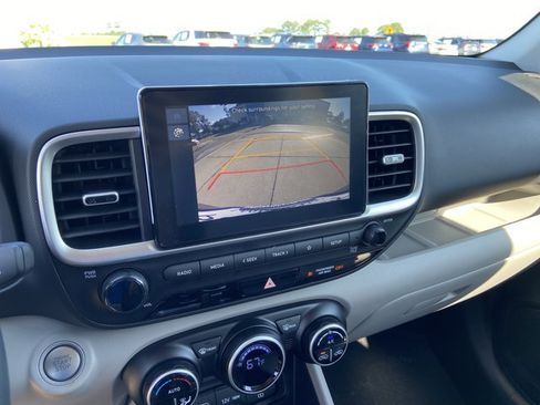 Used 2025 Hyundai Venue SEL FWD image 36