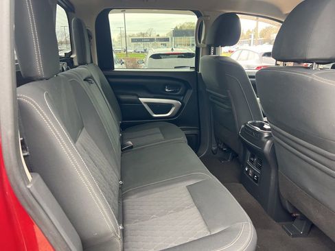 Used 2019 Nissan Titan SV w/ SV Convenience Package image 12