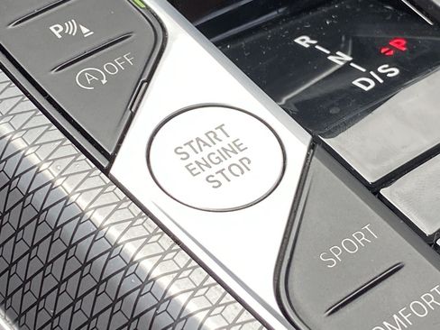 Used 2023 BMW 330i Sedan w/ M Sport Package RWD image 9