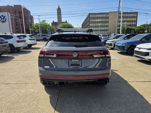 Used 2025 Volkswagen Atlas Cross Sport SEL R-Line AWD/4WD image 5