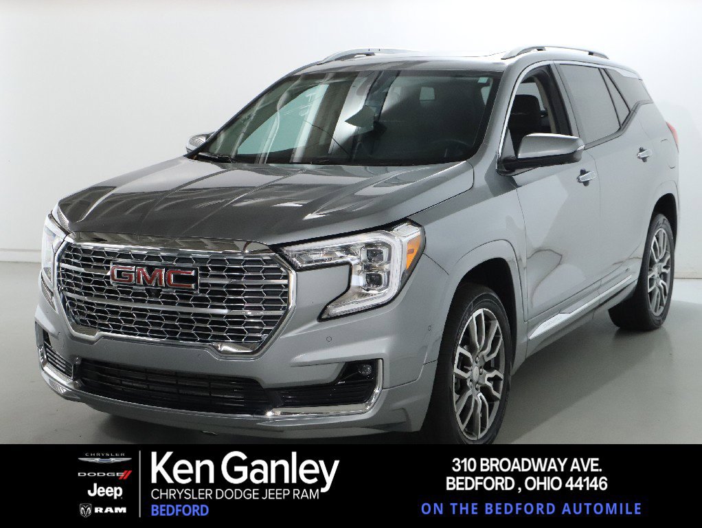 Used 2024 GMC Terrain Denali w/ Denali Premium Package AWD/4WD image 1