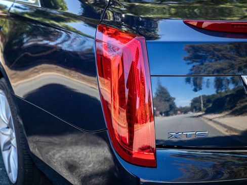 Used 2015 Cadillac XTS Premium image 10