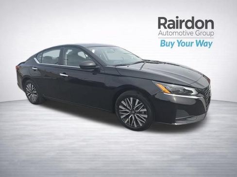 Used 2025 Nissan Altima 2.5 SV FWD image 1