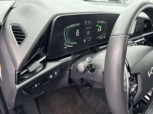 Certified 2023 Kia Niro EX image 17