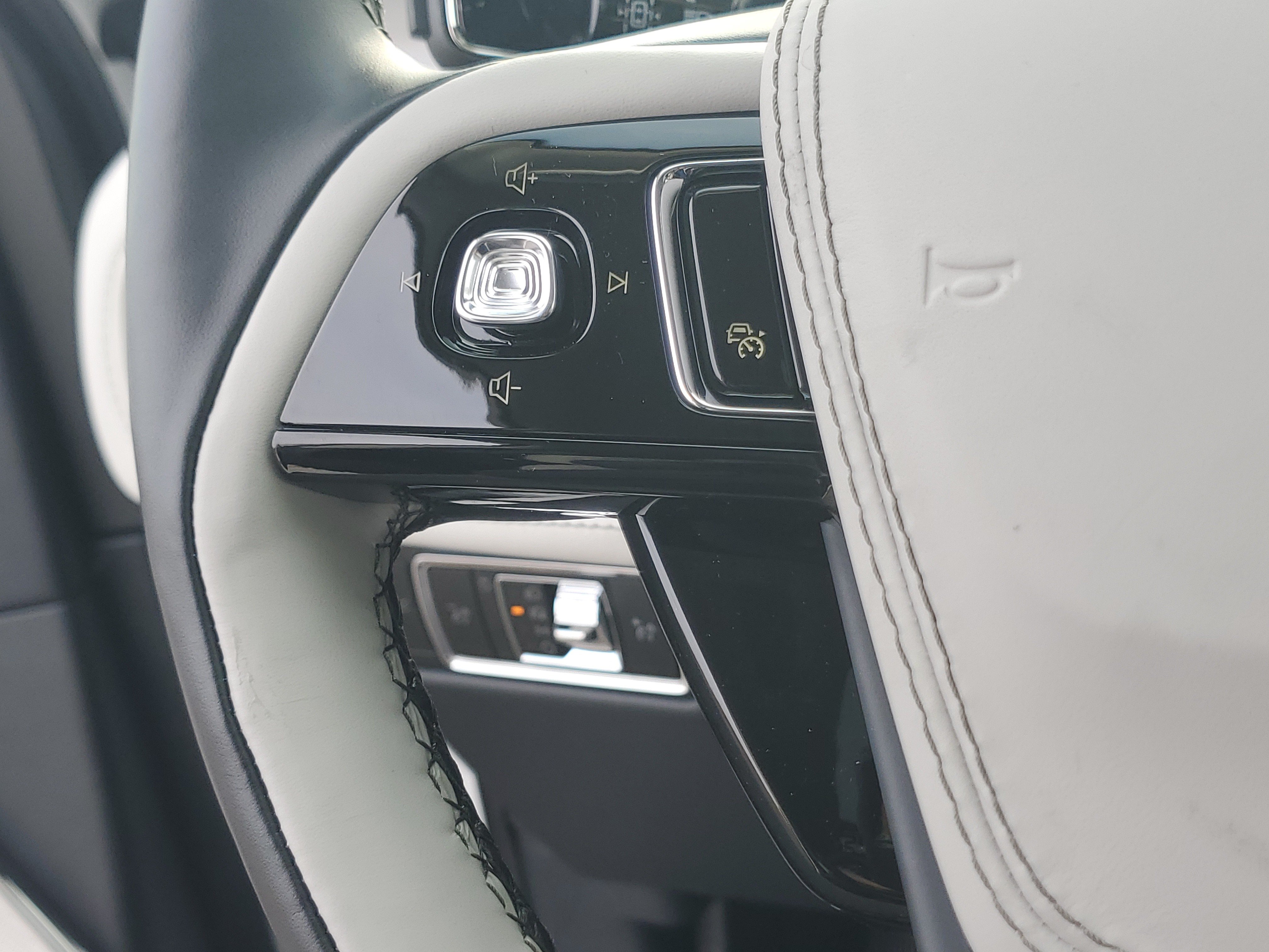 New 2027 Lincoln Aviator Reserve AWD/4WD image 16