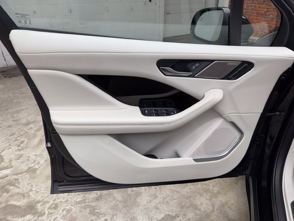 Used 2020 Jaguar I-PACE SE AWD/4WD image 12