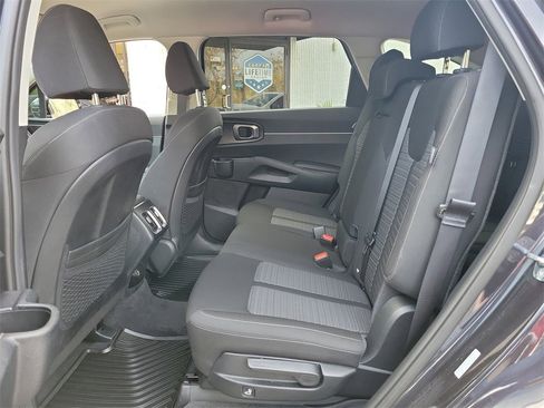 Used 2025 Kia Sorento LX image 12