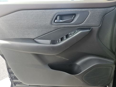 Used 2023 Nissan Rogue S FWD image 15