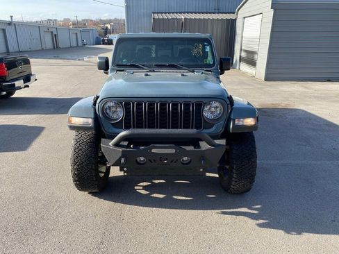 Used 2024 Jeep Gladiator Sport image 2