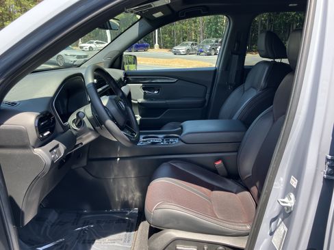 Certified 2025 Honda Pilot Black Edition image 16