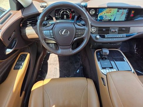 Used 2019 Lexus LS 500 w/ Accessory Package (Z2) RWD image 14