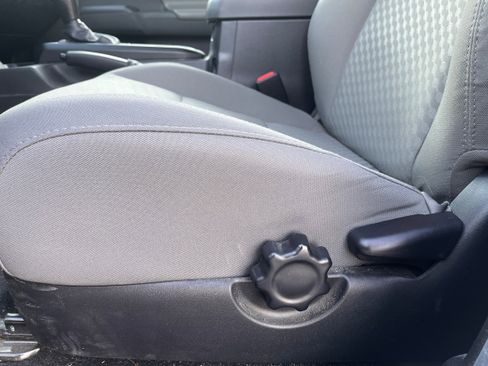 Used 2022 Toyota Tacoma SR image 10