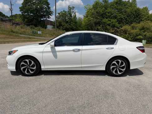 Used 2016 Honda Accord EX-L image 2