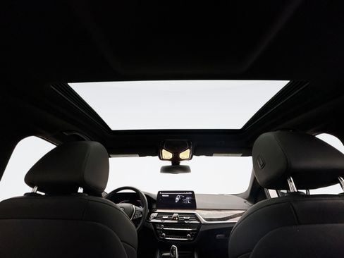 Used 2021 BMW 530i xDrive w/ Convenience Package image 17