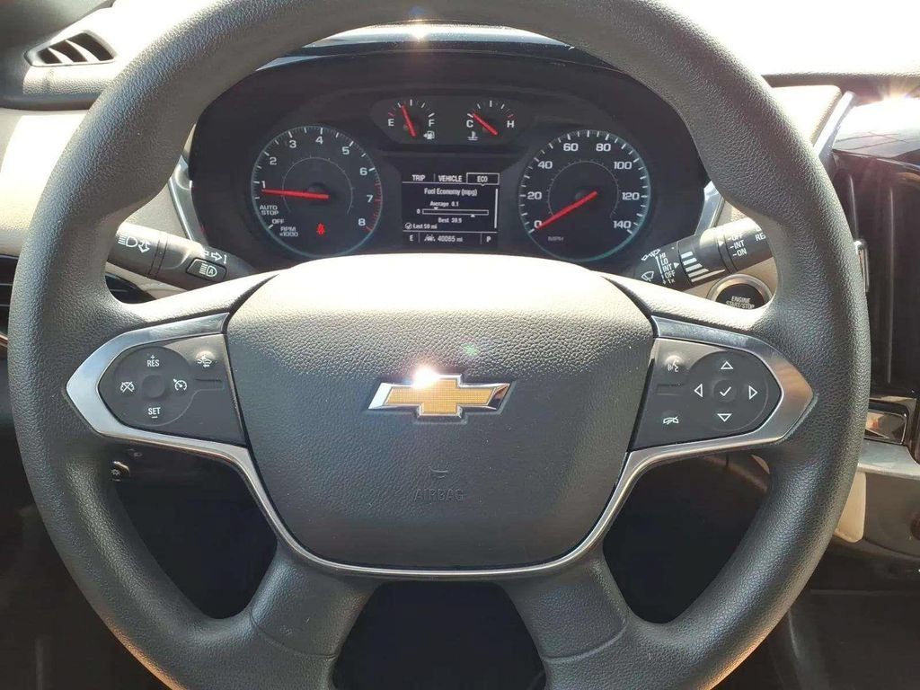 Used 2023 Chevrolet Traverse LS FWD image 14