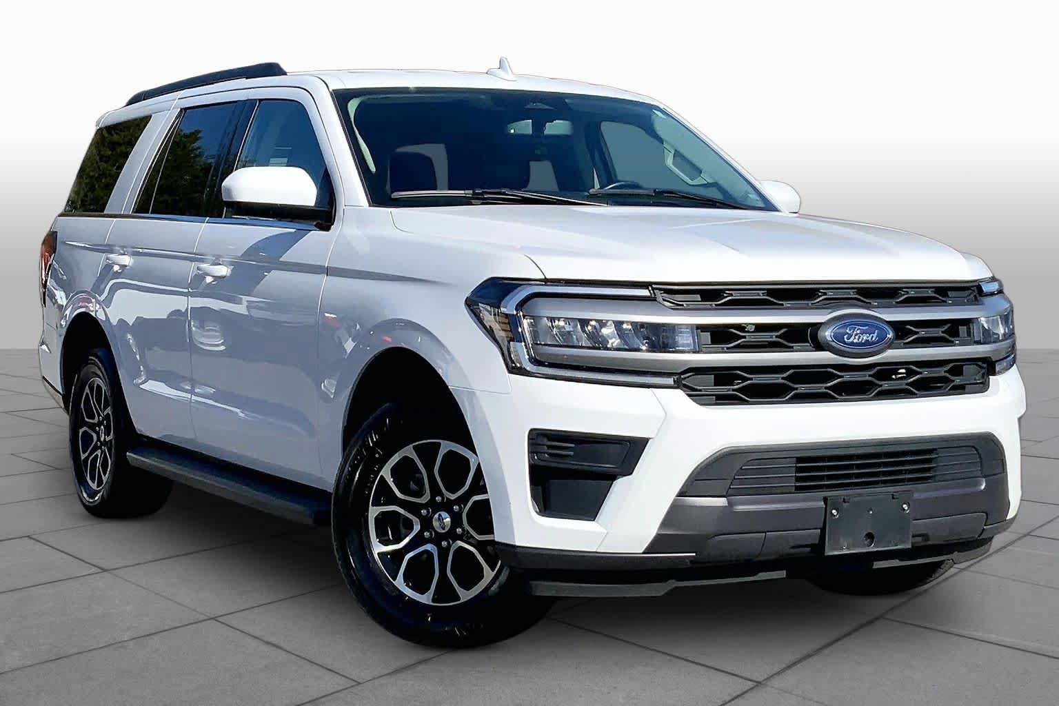 Used 2024 Ford Expedition XLT AWD/4WD image 3
