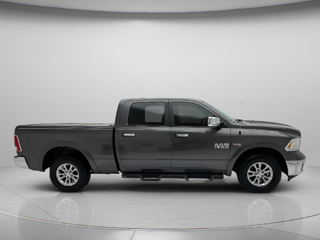 Used 2018 RAM 1500 Laramie w/ Convenience Group AWD/4WD image 4