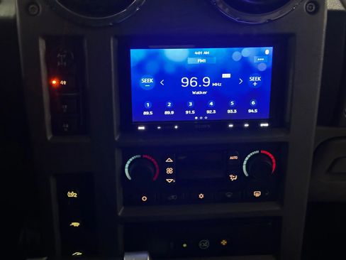 Used 2004 HUMMER H2 w/ Preferred Equipment Group AWD/4WD image 35