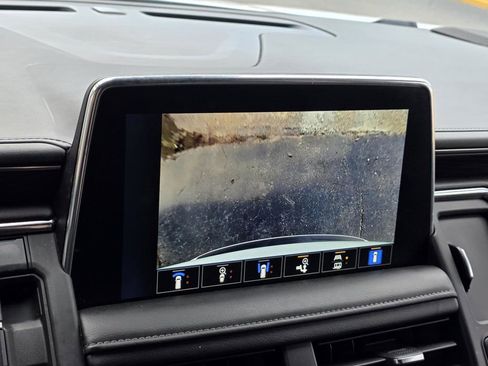 Used 2023 Chevrolet Suburban LT w/ Luxury Package image 22