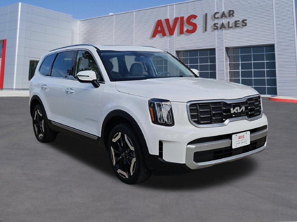 Used 2025 Kia Telluride S FWD image 3