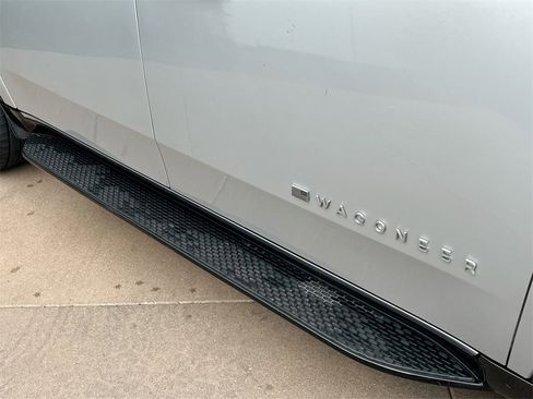 Used 2024 Jeep Wagoneer L Series II w/ Flexible Seating Group image 11