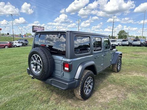 Used 2025 Jeep Wrangler Unlimited Sport AWD/4WD image 13