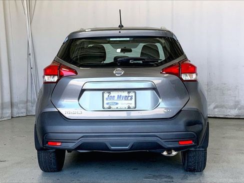 Used 2018 Nissan Kicks SV FWD image 4