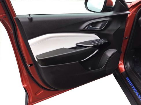 Used 2024 Chevrolet Trax LT w/ Driver Confidence Package FWD image 20