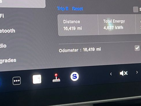 Used 2025 Tesla Model Y Long Range image 16