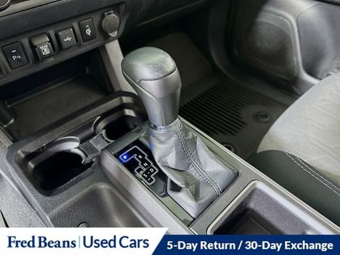 Used 2021 Toyota Tacoma TRD Sport w/ Technology Package image 18