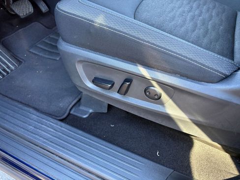Used 2025 Nissan Pathfinder SV AWD/4WD image 22