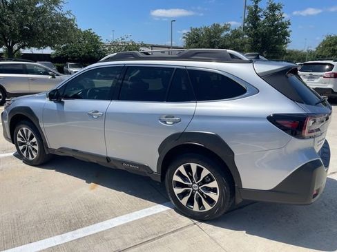 Used 2023 Subaru Outback Touring AWD/4WD image 4