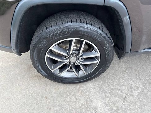 Used 2017 Jeep Grand Cherokee Limited w/ Luxury Group II AWD/4WD image 13