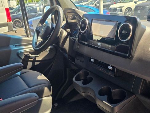 New 2025 Mercedes-Benz eSprinter 170 Cargo image 22