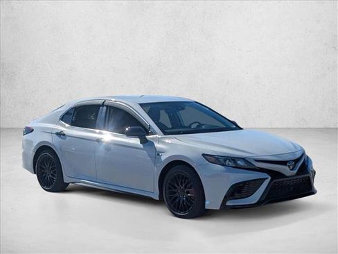 Used 2023 Toyota Camry SE image 3