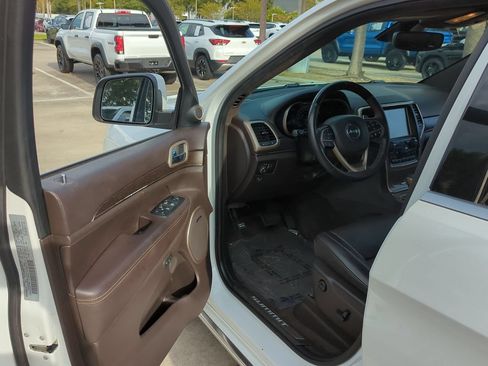 Used 2017 Jeep Grand Cherokee Summit w/ Platinum Series Group RWD image 7
