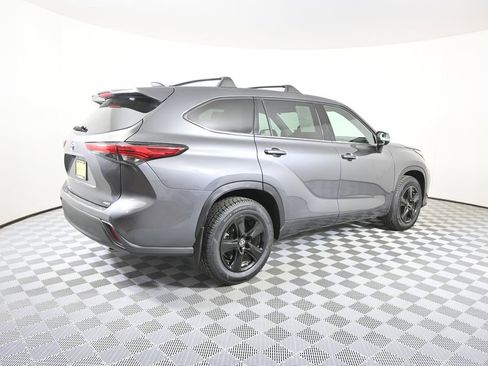 Used 2021 Toyota Highlander L image 6