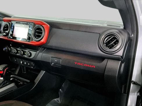 Used 2019 Toyota Tacoma TRD Off-Road AWD/4WD image 17