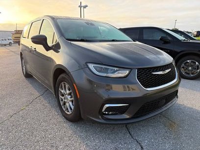 Used 2023 Chrysler Pacifica Touring-L