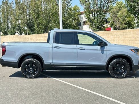 Certified 2025 Honda Ridgeline Black Edition image 3