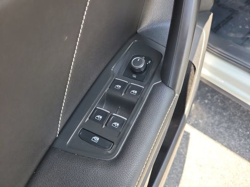 Used 2023 Volkswagen Tiguan SE FWD image 15