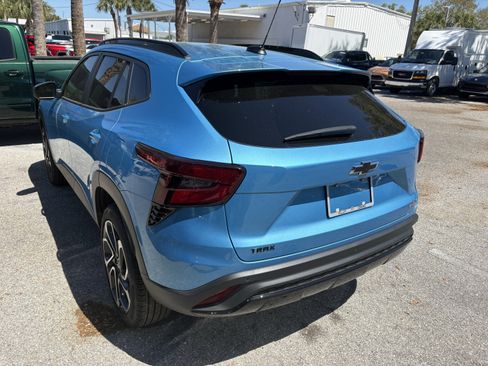 Used 2025 Chevrolet Trax RS w/ Driver Confidence Package image 5